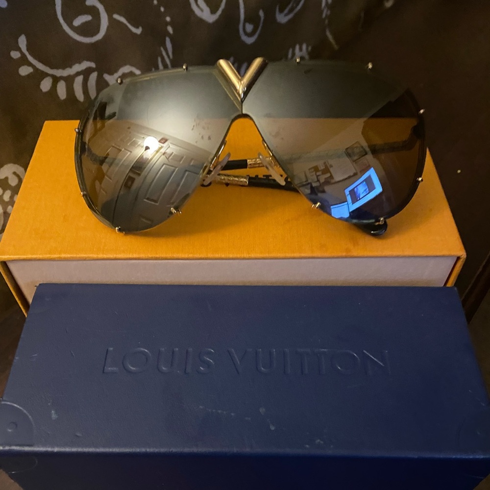 ***SOLD***Louis Vuitton Sunglasses Drive (Aviators)